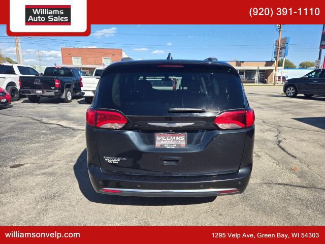 Used 2019 Chrysler Pacifica Touring-L FWD image 4
