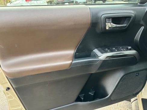 Used 2017 Toyota Tacoma Limited image 10