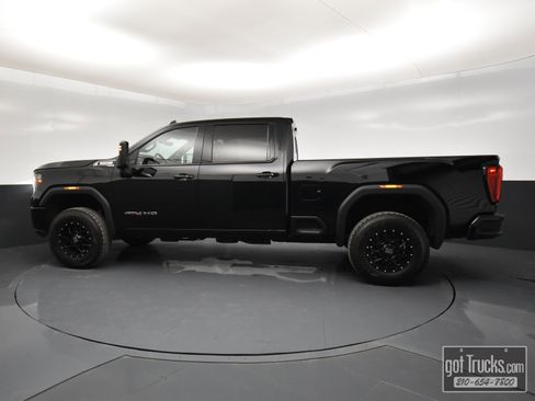 Used 2020 GMC Sierra 2500 AT4 w/ AT4 Premium Package image 3