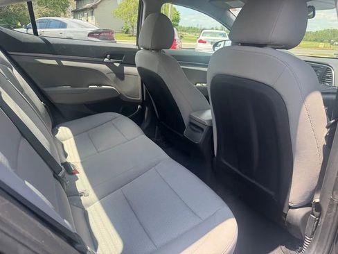 Used 2017 Hyundai Elantra SE w/ Cargo Package FWD image 6
