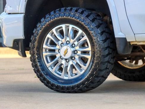 Used 2020 Chevrolet Silverado 2500 High Country w/ Z71 Off-Road Package AWD/4WD image 11