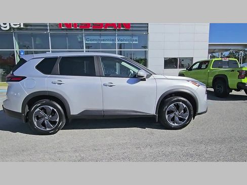 Used 2024 Nissan Rogue SV image 36