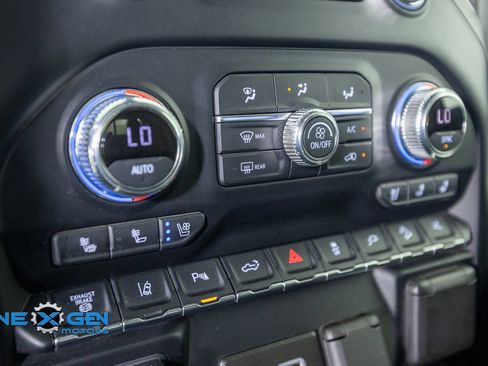 Used 2022 GMC Sierra 3500 Denali w/ Technology Package AWD/4WD image 23