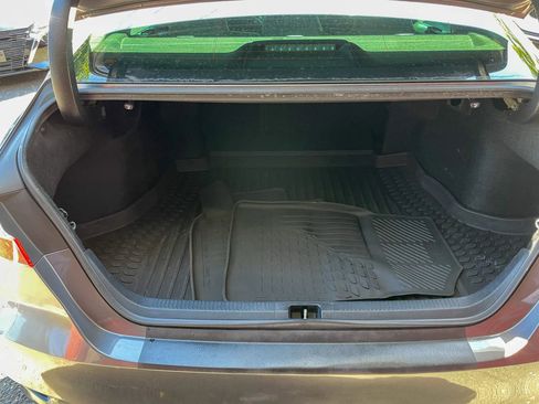 Used 2018 Toyota Camry LE image 42