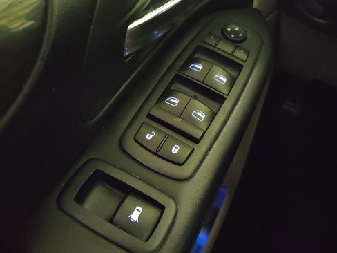 Used 2018 Dodge Grand Caravan SE w/ UConnect Hands-Free Group FWD image 27