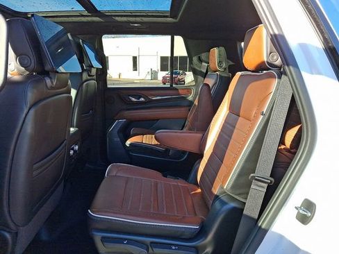 Used 2023 GMC Yukon Denali Ultimate image 12