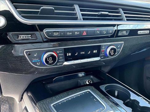 Used 2018 Audi Q7 3.0T Prestige w/ Prestige Package AWD/4WD image 23
