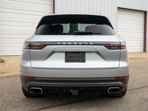 Certified 2022 Porsche Cayenne image 6