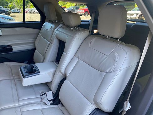 Certified 2023 Ford Explorer Platinum w/ Technology Package AWD/4WD image 35