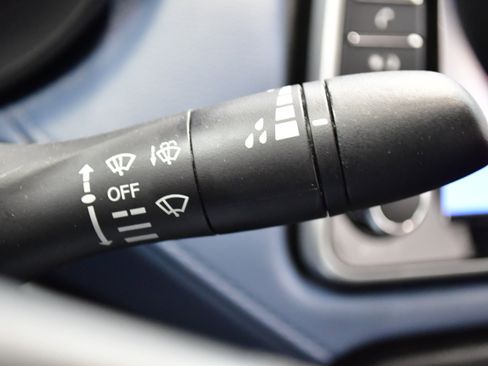 Used 2025 Nissan Versa SV FWD image 19