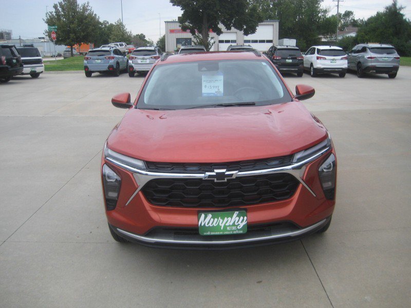 Used 2024 Chevrolet Trax LT w/ Driver Confidence Package FWD image 3