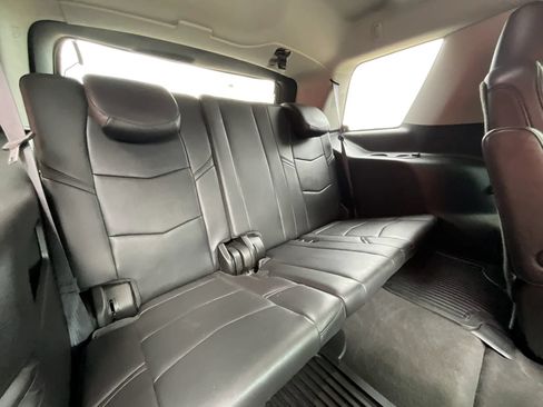 Used 2017 Cadillac Escalade Luxury AWD/4WD image 17