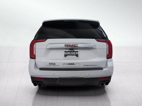 Used 2022 GMC Yukon XL Denali w/ Denali Premium Package AWD/4WD image 4