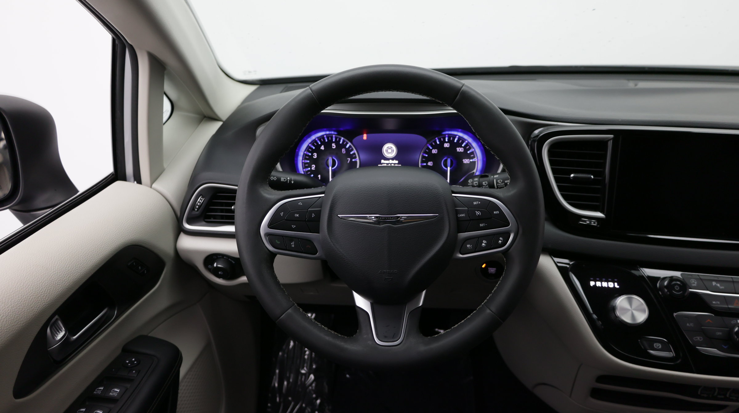 Used 2023 Chrysler Pacifica Touring-L FWD image 31