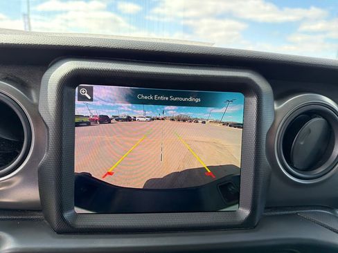 Used 2023 Jeep Gladiator Willys image 19