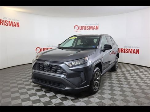 Used 2019 Toyota RAV4 LE image 1