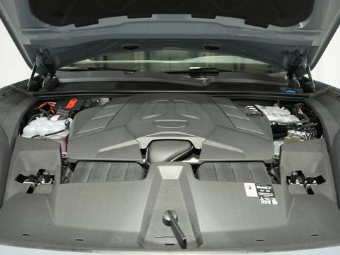 Certified 2025 Porsche Cayenne image 29