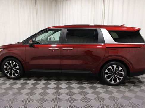 Used 2023 Kia Carnival EX FWD image 34