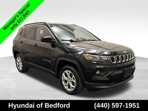 Used 2024 Jeep Compass Latitude AWD/4WD image 3