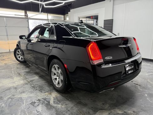 Used 2019 Chrysler 300 Touring L w/ Quick Order Package 22F image 3