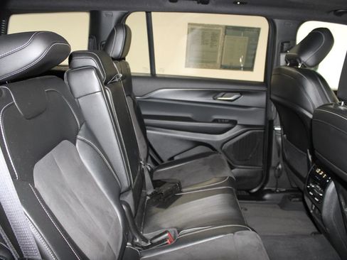 Used 2024 Jeep Grand Cherokee L Altitude AWD/4WD image 27
