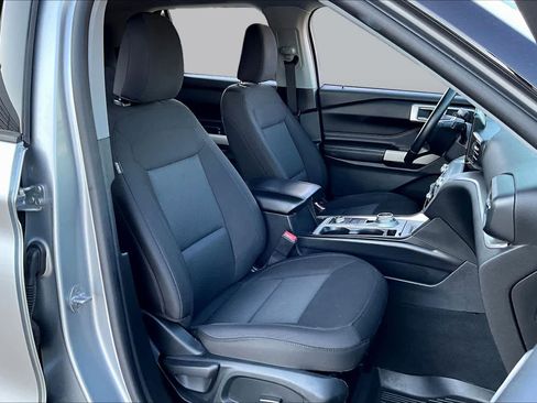 Used 2022 Ford Explorer XLT AWD/4WD image 9