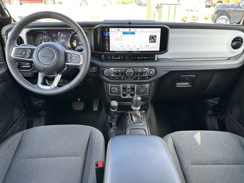 Certified 2025 Jeep Wrangler Unlimited Sahara AWD/4WD image 10