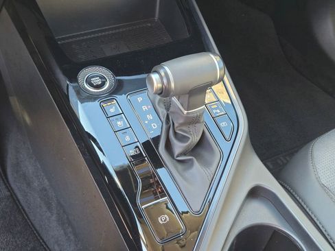 Used 2023 Kia Niro SX Touring image 39