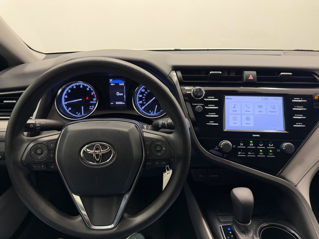 Used 2020 Toyota Camry LE FWD image 18