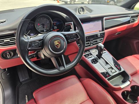 Certified 2024 Porsche Macan S AWD/4WD image 4