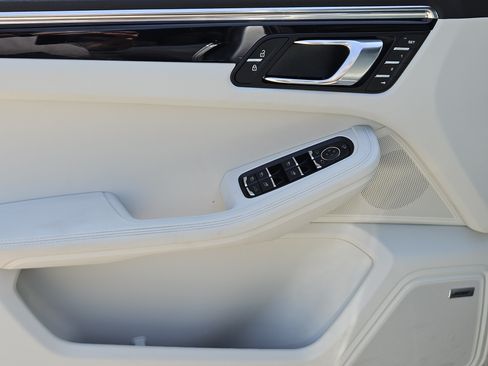 Certified 2026 Porsche Macan Turbo AWD/4WD image 22