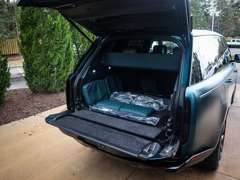 Used 2025 Land Rover Range Rover SV image 44