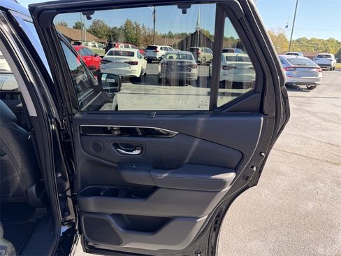 New 2025 Honda Pilot Touring image 20