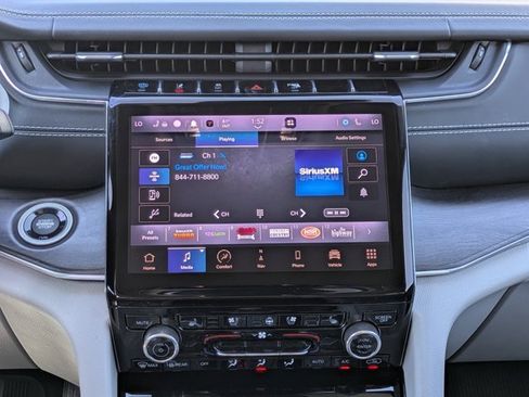 Used 2022 Jeep Grand Cherokee Overland image 18