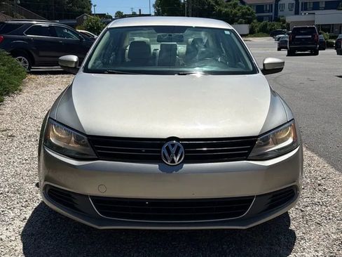 Used 2013 Volkswagen Jetta SE FWD image 4