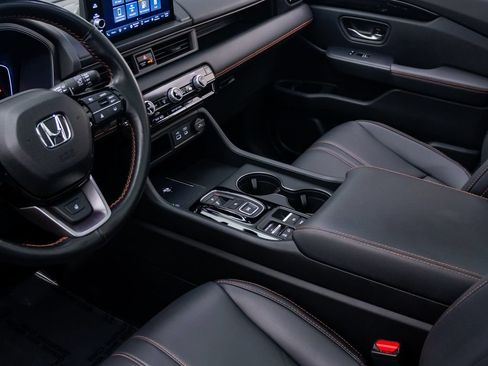 Certified 2025 Honda Pilot TrailSport image 12