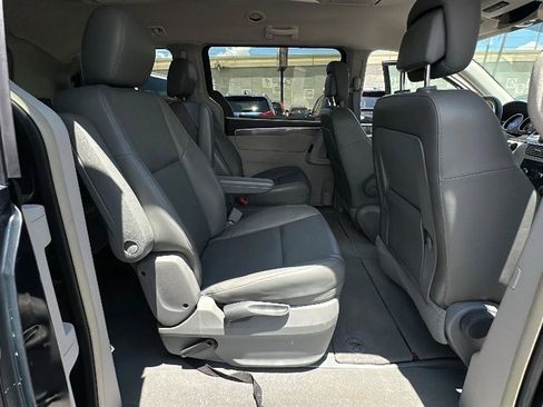 Used 2010 Volkswagen Routan SE FWD image 27