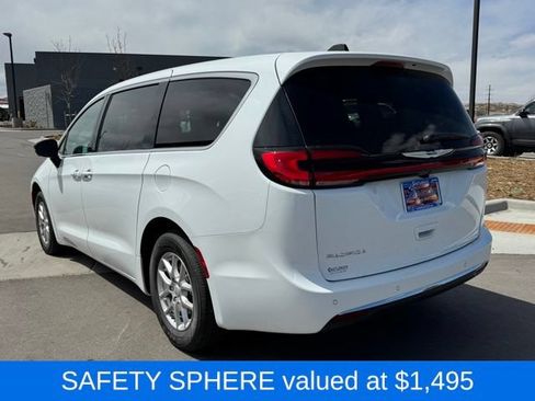 New 2026 Chrysler Pacifica Select FWD image 4