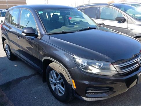 Used 2014 Volkswagen Tiguan S image 1