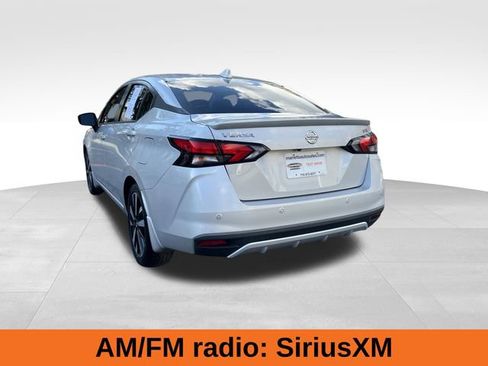 Used 2022 Nissan Versa SR image 3