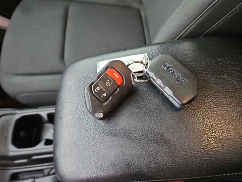 Used 2022 Jeep Gladiator Sport image 29