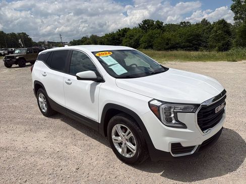 Used 2024 GMC Terrain SLE AWD/4WD image 1