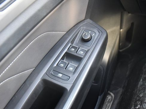 Used 2022 Volkswagen Atlas Cross Sport SE image 23