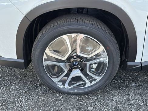 New 2025 Subaru Ascent Limited image 5