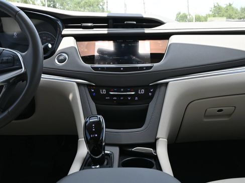 Used 2021 Cadillac XT5 Premium Luxury FWD image 13