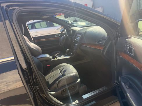 Used 2017 Lincoln MKT AWD image 28