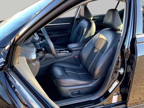 Used 2024 Nissan Altima 2.5 SR FWD image 8