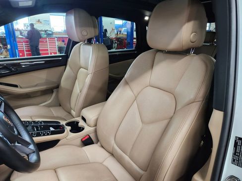 Used 2021 Porsche Macan image 9