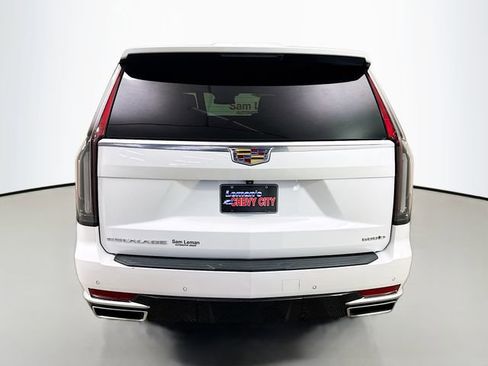 Used 2024 Cadillac Escalade Luxury image 7
