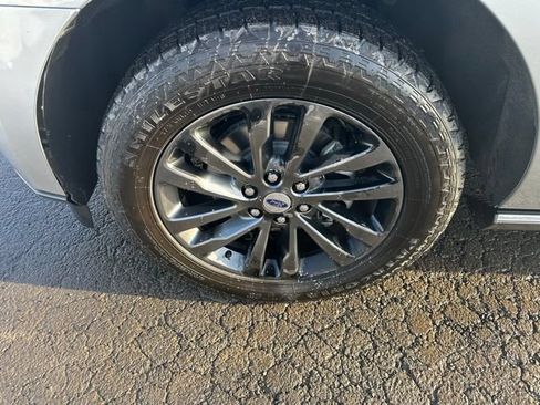 Used 2021 Ford Expedition Limited AWD/4WD image 10